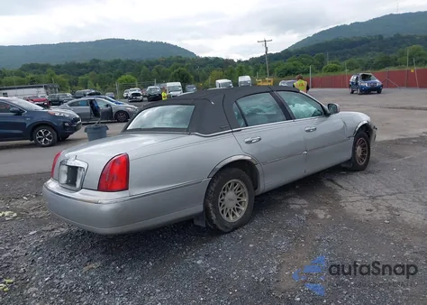 1999 Lincoln Town Car Signature z USA, uszkodzony, nr VIN 1LNFM82W2XY600959